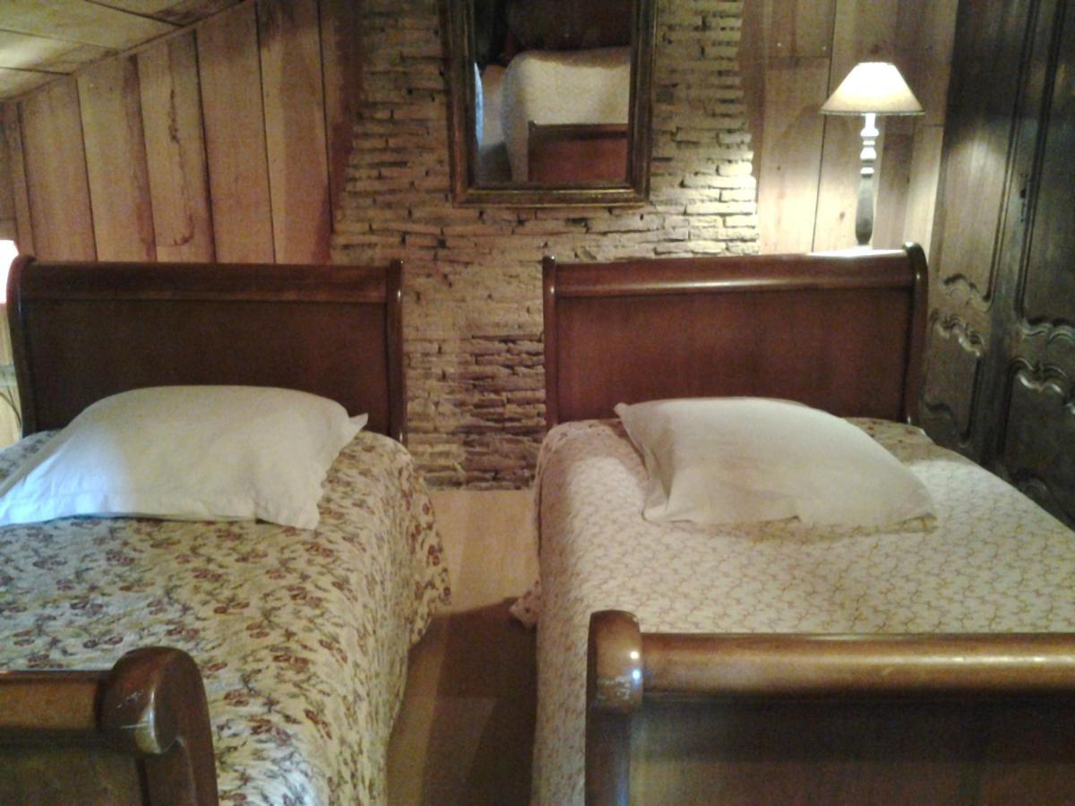 Les Hotes Des Guillemets Laglorieuse Esterno foto