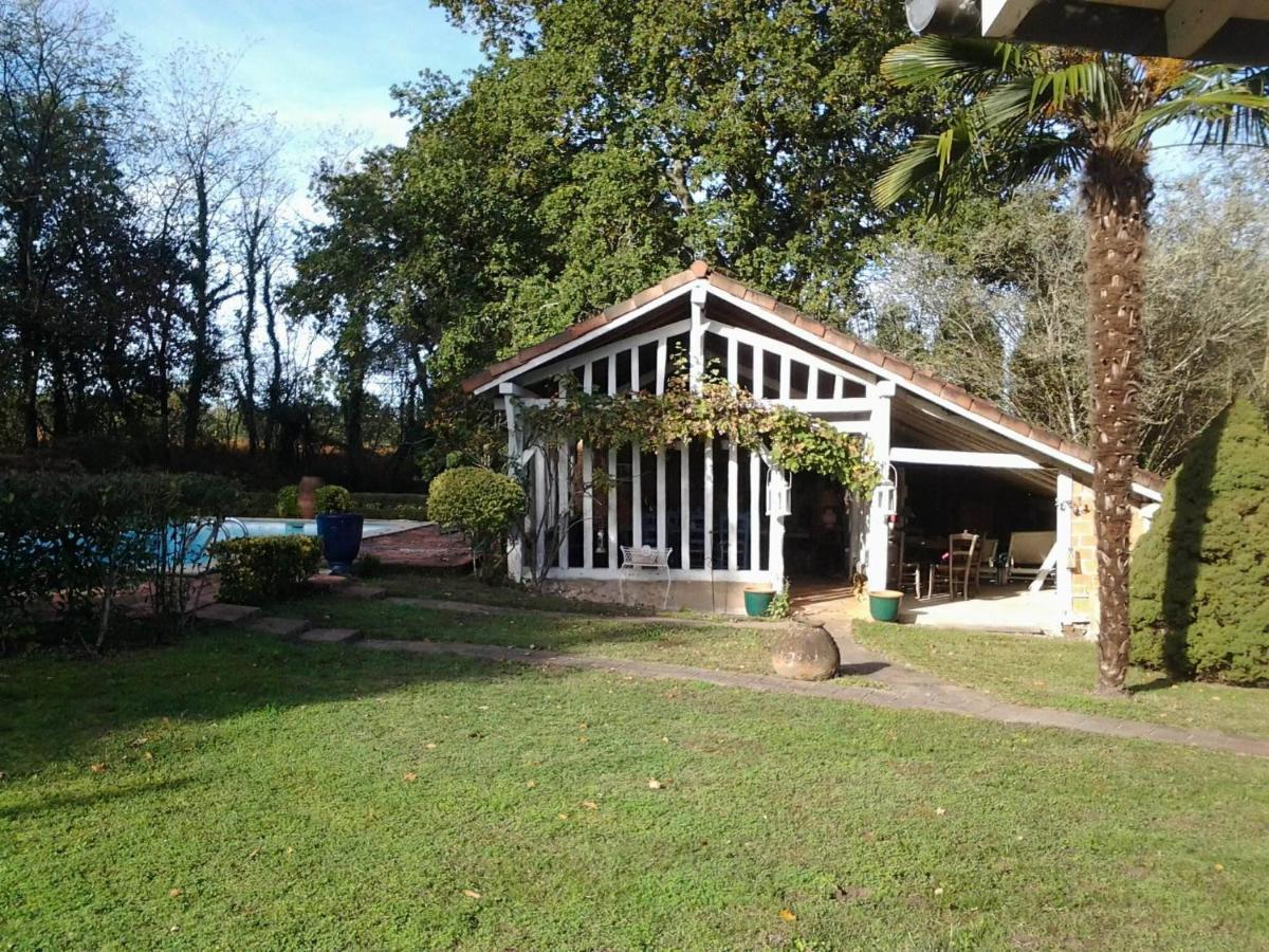 Les Hotes Des Guillemets Laglorieuse Esterno foto