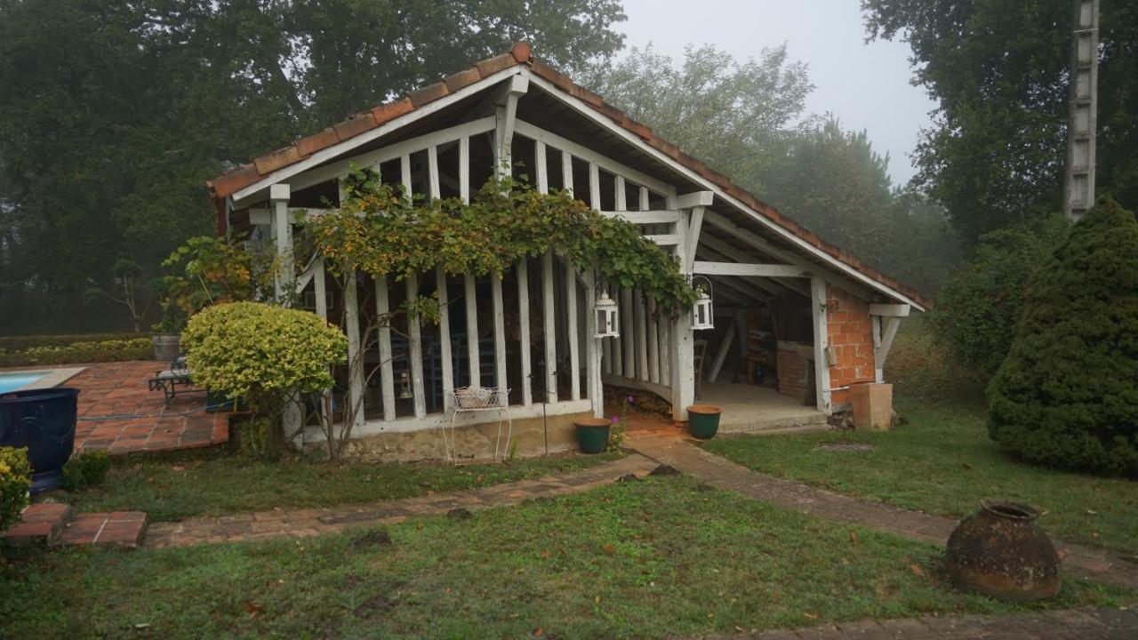 Les Hotes Des Guillemets Laglorieuse Esterno foto