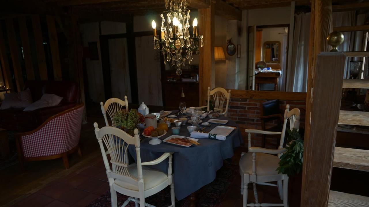 Les Hotes Des Guillemets Laglorieuse Esterno foto