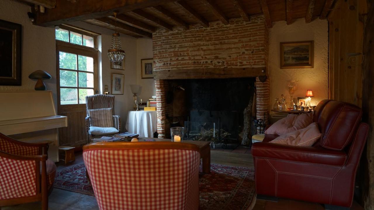 Les Hotes Des Guillemets Laglorieuse Esterno foto